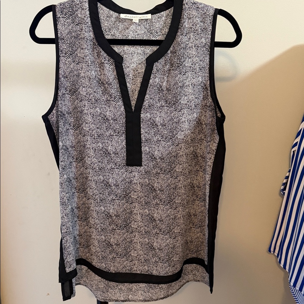 Daniel Rainn Black and White Patterned Blouse